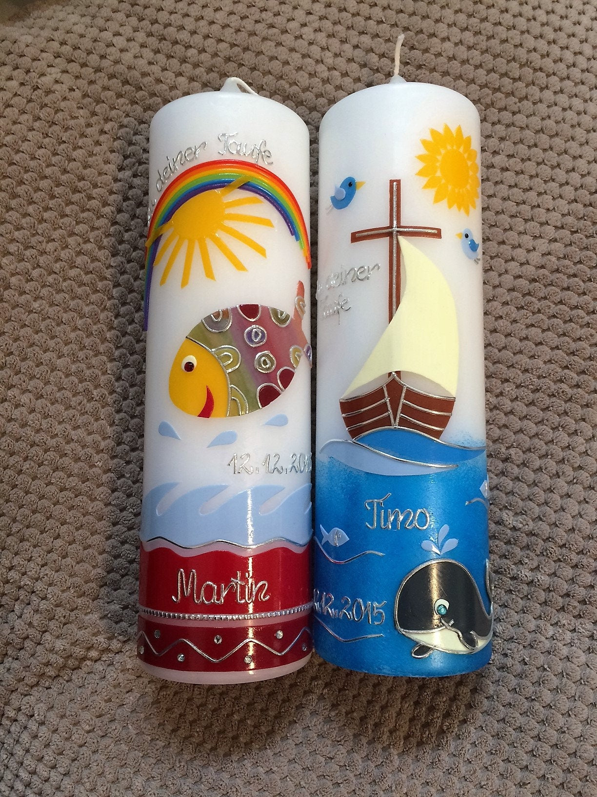 2 Taufkerzen, Zwillinge, Geschwister, inkl Beschriftungen, Farbwünsche möglich, Mädchen, Jungen, Taufe, katholisch, evangelisch, Boot, Fisch
