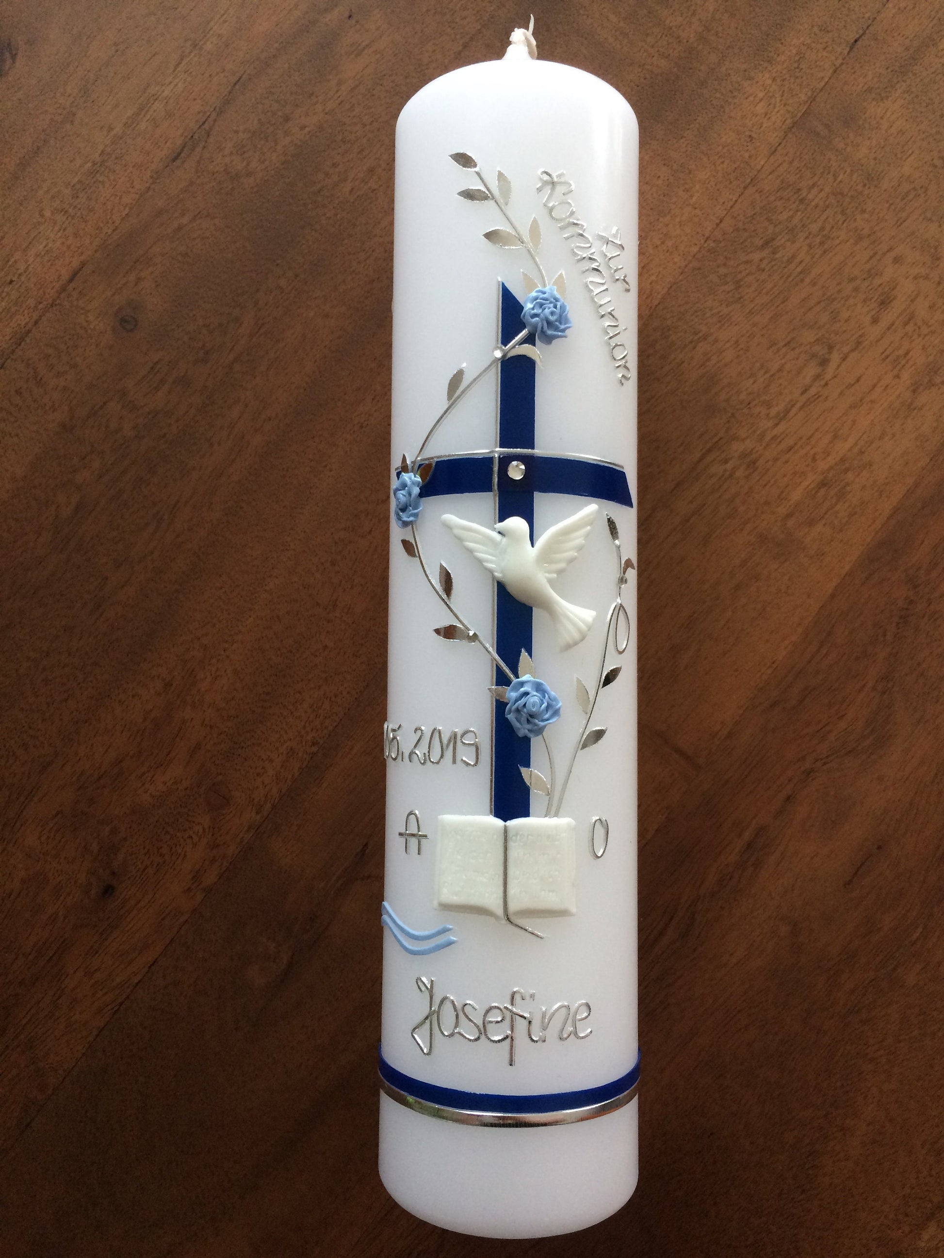 Taufkerze Kreuz Junge, inkl. Beschriftung, handgemachte Wachsverzierungen, Wachsbeschriftungen, keine Folie o. Druck, Farbwünsche möglich