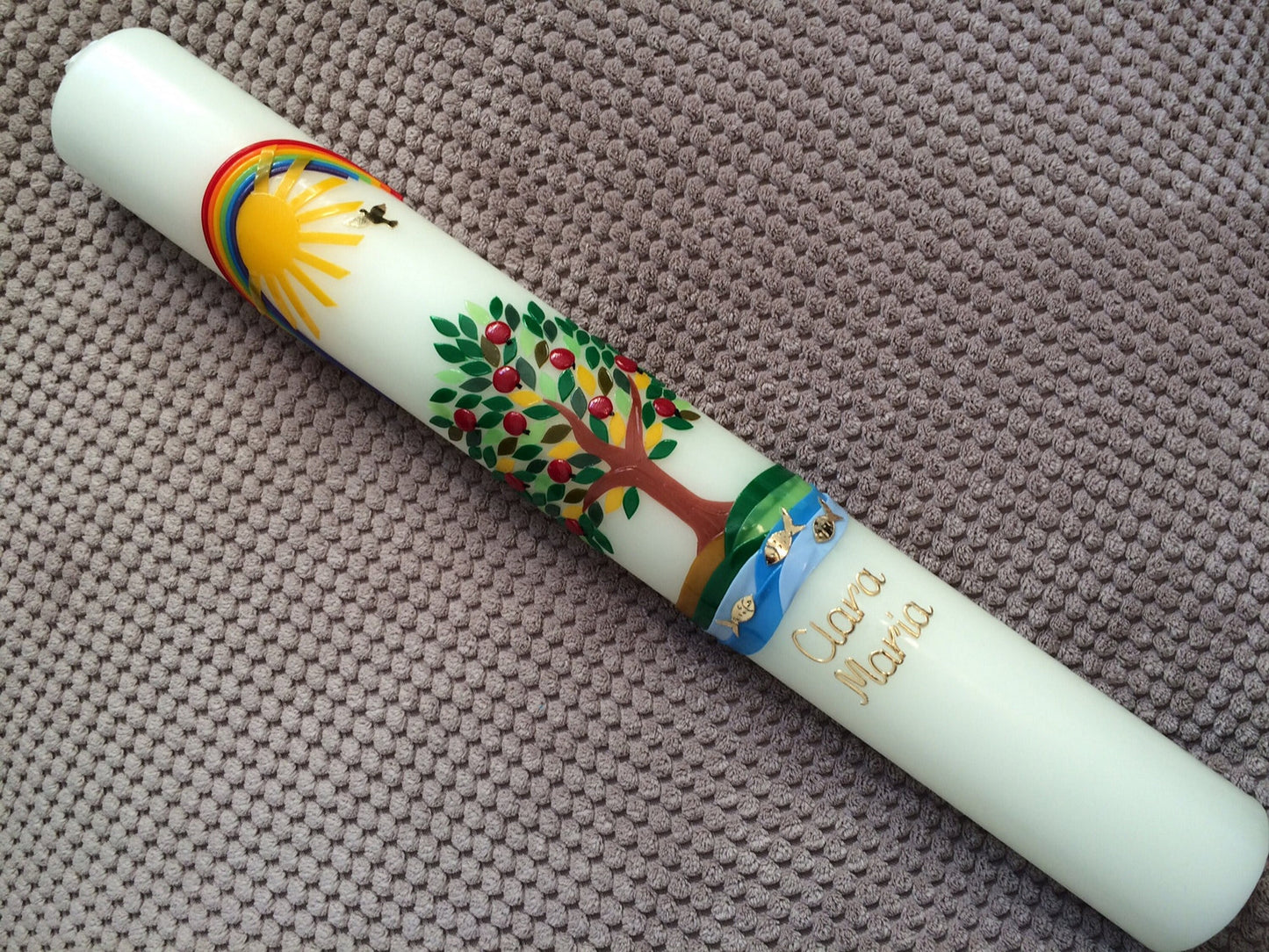 Taufkerze Kommunionkerze Lebensbaum Mädchen Jungen Sonne Regenbogen Taube Apfelbaum Fische Ichthys Baum bunt modern klassisch Künstlerkerze