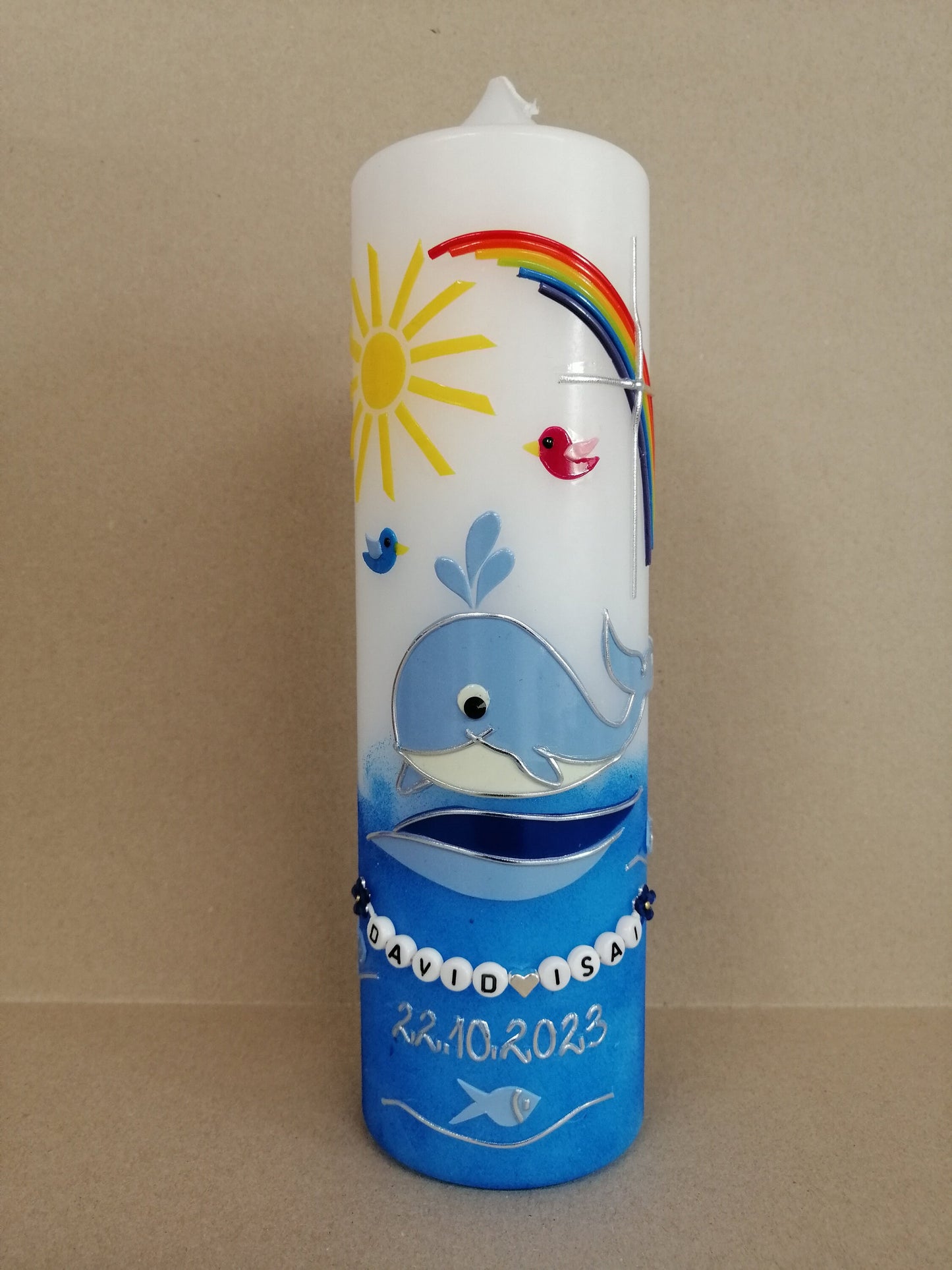 Taufkerze WAL in hellblau oder schwarz, inkl Beschriftung, Farbwünsche möglich, Junge, Mädchen, Buchstabenperlen, Wachsbeschriftung möglich