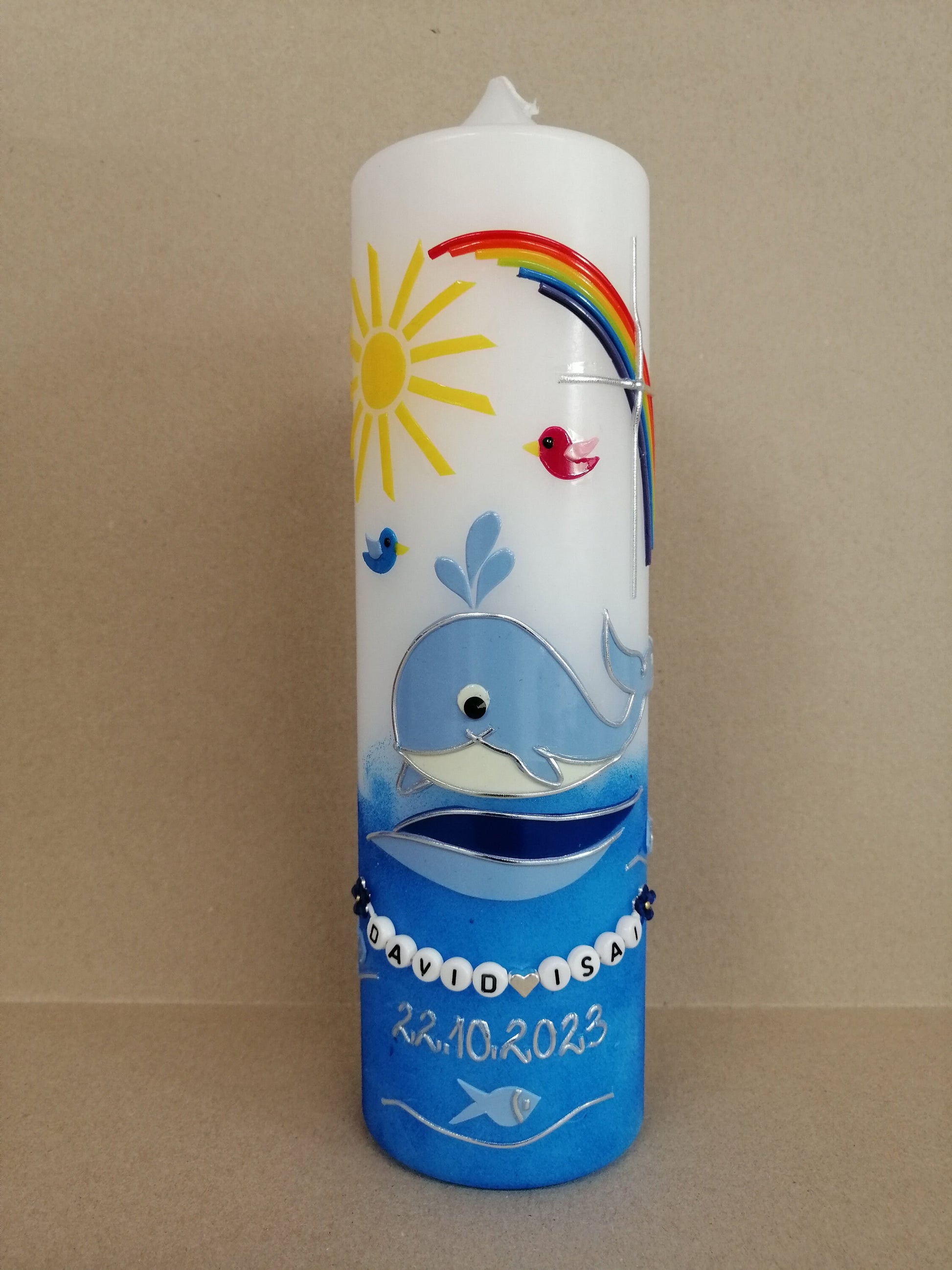 Taufkerze WAL in hellblau oder schwarz, inkl Beschriftung, Farbwünsche möglich, Junge, Mädchen, Buchstabenperlen, Wachsbeschriftung möglich