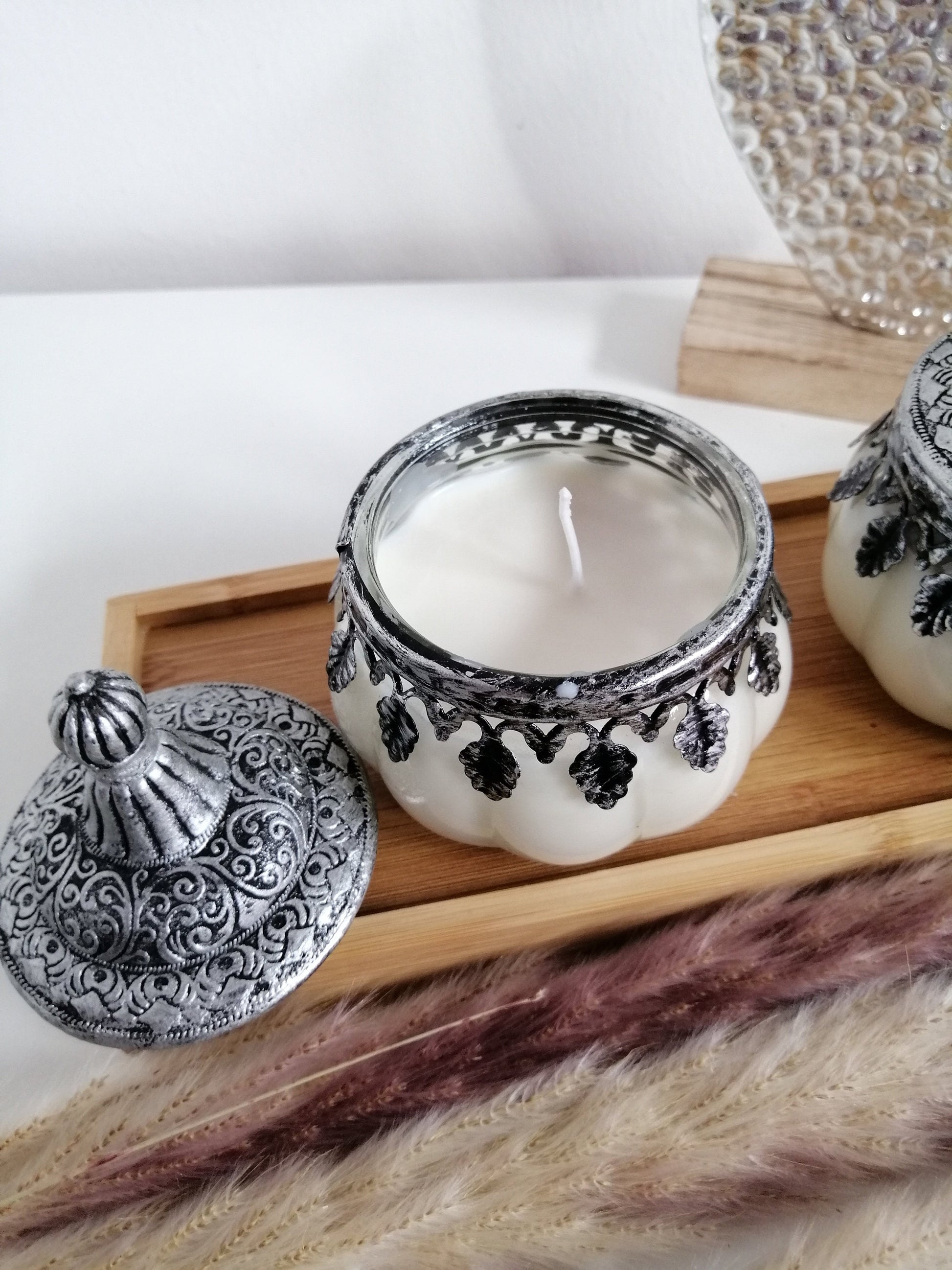 Natürliche Sojawachskerze oder mit getrockneten Lavendelblüten