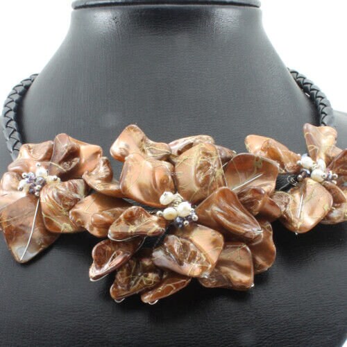 Muschelkette mit 3 kupferfarbene Blüten am Riemen Geschenk Schmuck, Taufe, Kommunion, Hochzeit