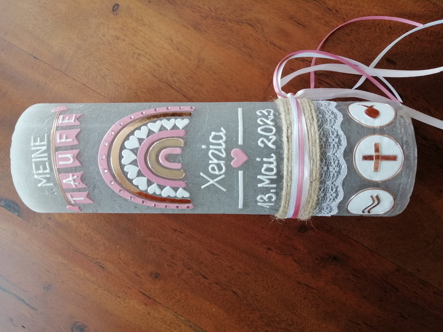 Taufkerze Rustica Vintage-Look Shabby Rustikal, Regenbogen Kreuz Herz Fisch Mädchen rosa Farbwünsche auch für Jungen, Kerzenteller, Taufhase