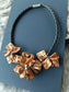 Muschelkette mit 3 kupferfarbene Blüten am Riemen Geschenk Schmuck, Taufe, Kommunion, Hochzeit
