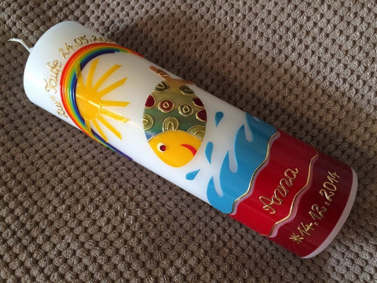 Taufkerze bunter Fisch, inkl. Beschriftungen, Mädchen, Jungen, Farbwünsche, Wachsverzierungen, keine Folie, Druck oder Buchstabenaufkleber