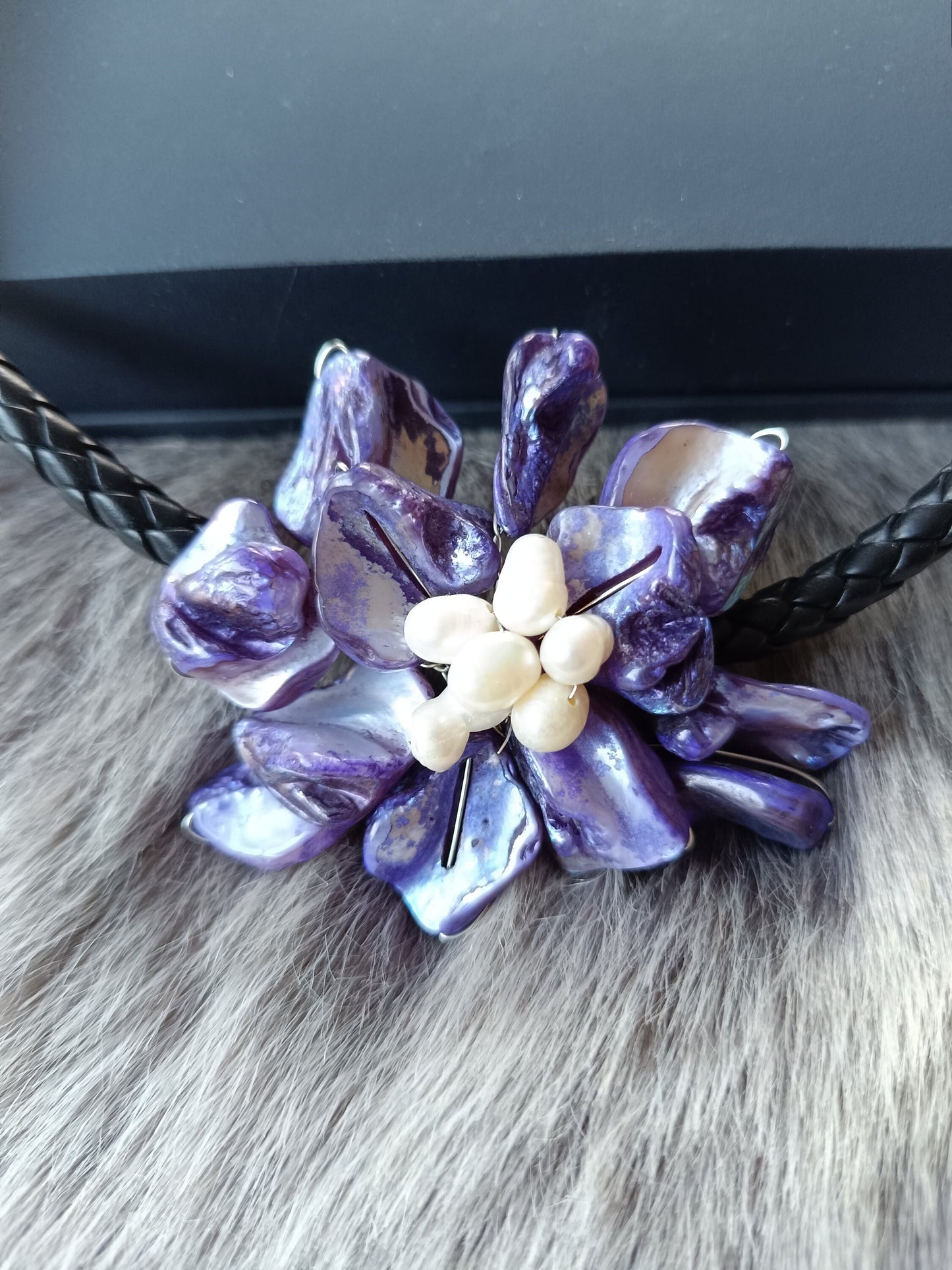 Muschelkette lila Blume am Riemen Geschenk Schmuck, Taufe, Kommunion, Hochzeit