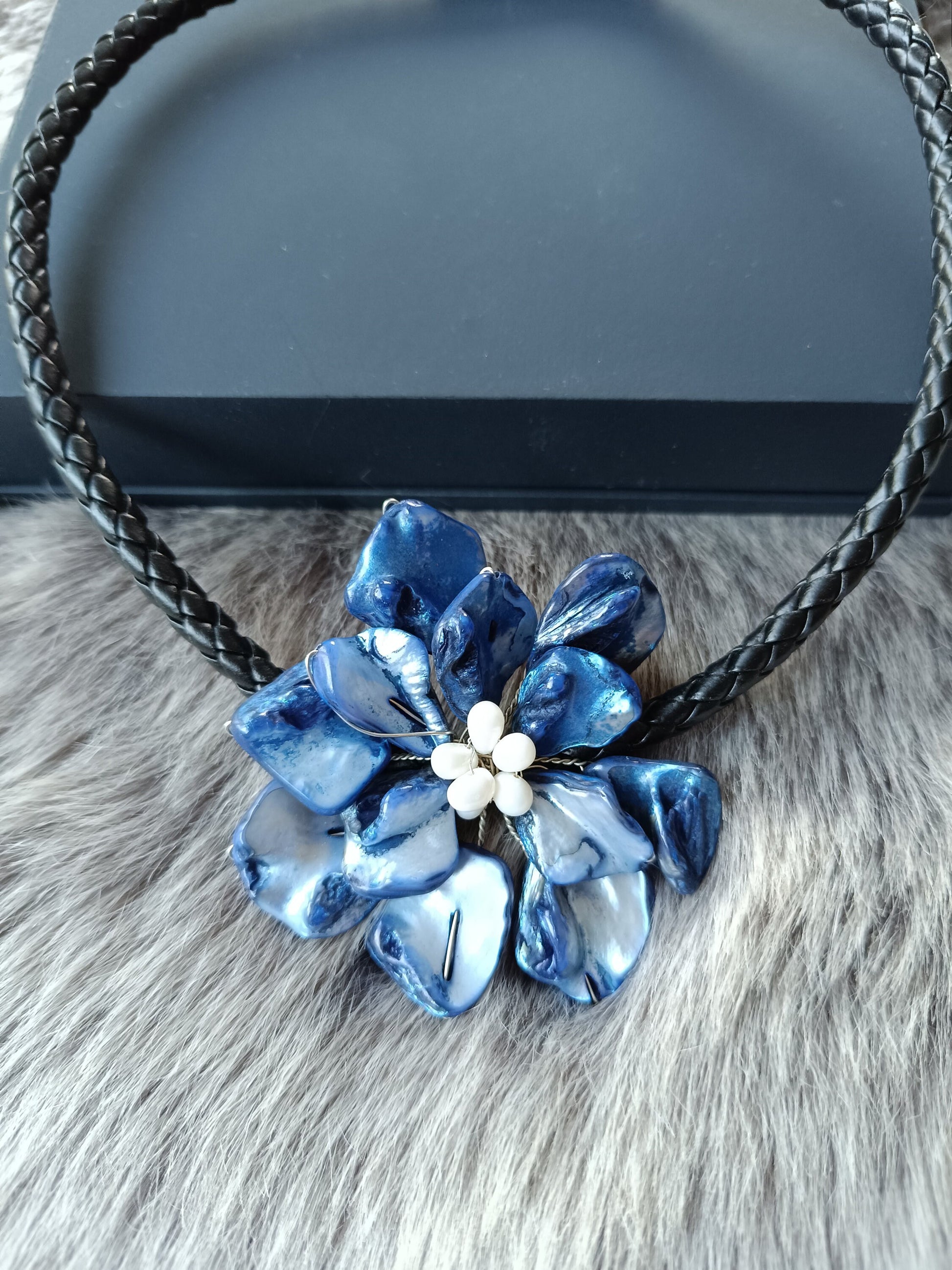 Muschelkette blaue Blume am Riemen Geschenk Schmuck, Taufe, Kommunion, Hochzeit