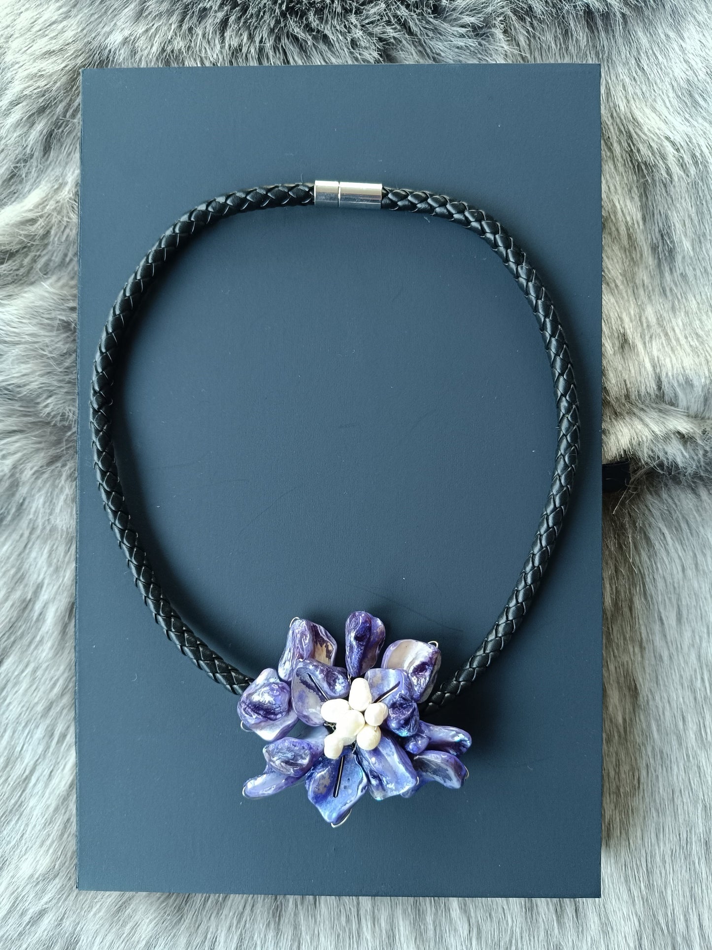 Muschelkette lila Blume am Riemen Geschenk Schmuck, Taufe, Kommunion, Hochzeit